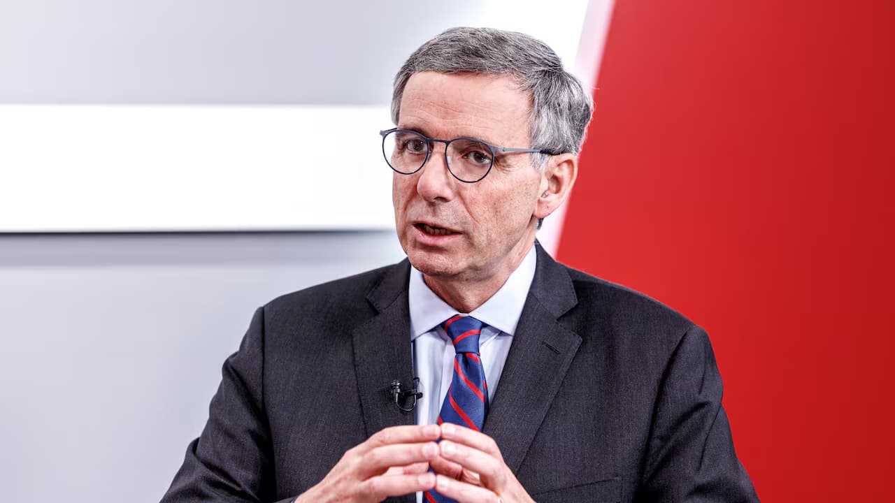 El ministro de Hacienda, Miguel Gómez Martínez