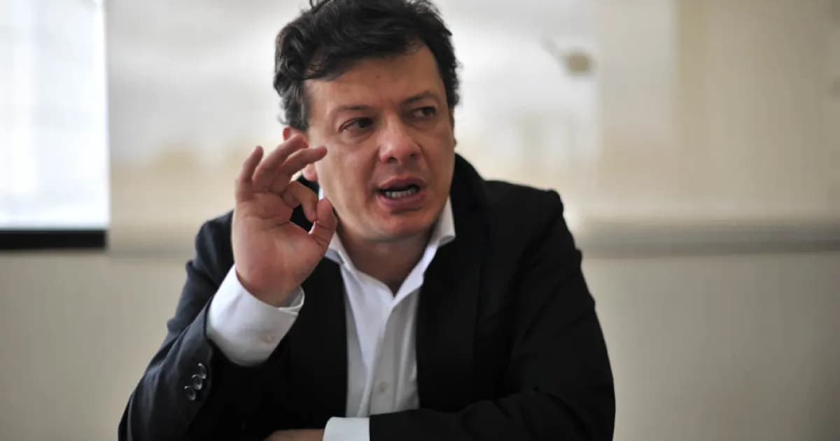 Hollman Morris, exconcejal de Bogotá y exgerente de RTVC, durante una entrevista