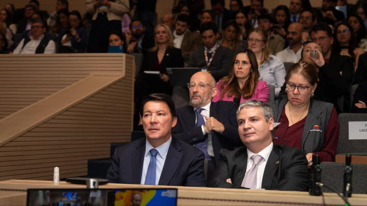 Autoridades electorales en la instalación de la observación de la MOE para las elecciones regionales de 2027, en la sede de la Registraduría