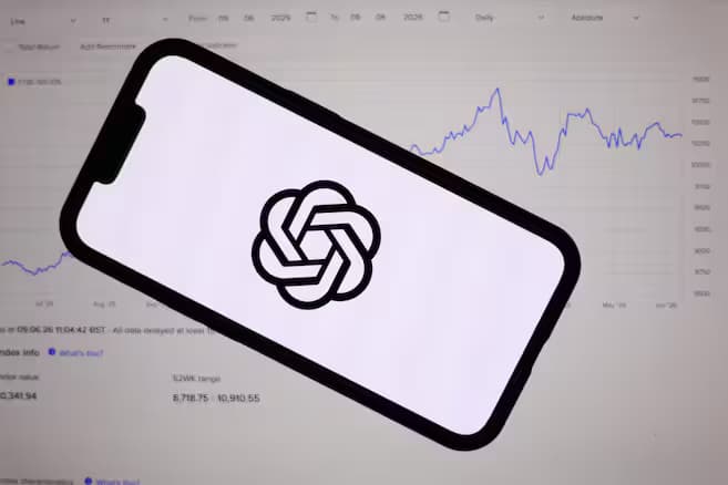 Aplicación de ChatGPT abierta en la pantalla de un teléfono