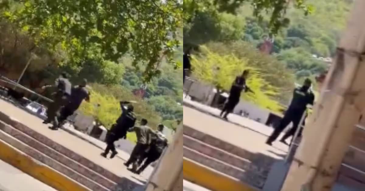 Policías reaccionan en la plaza principal de Palermo, Huila, tras las explosiones de drones