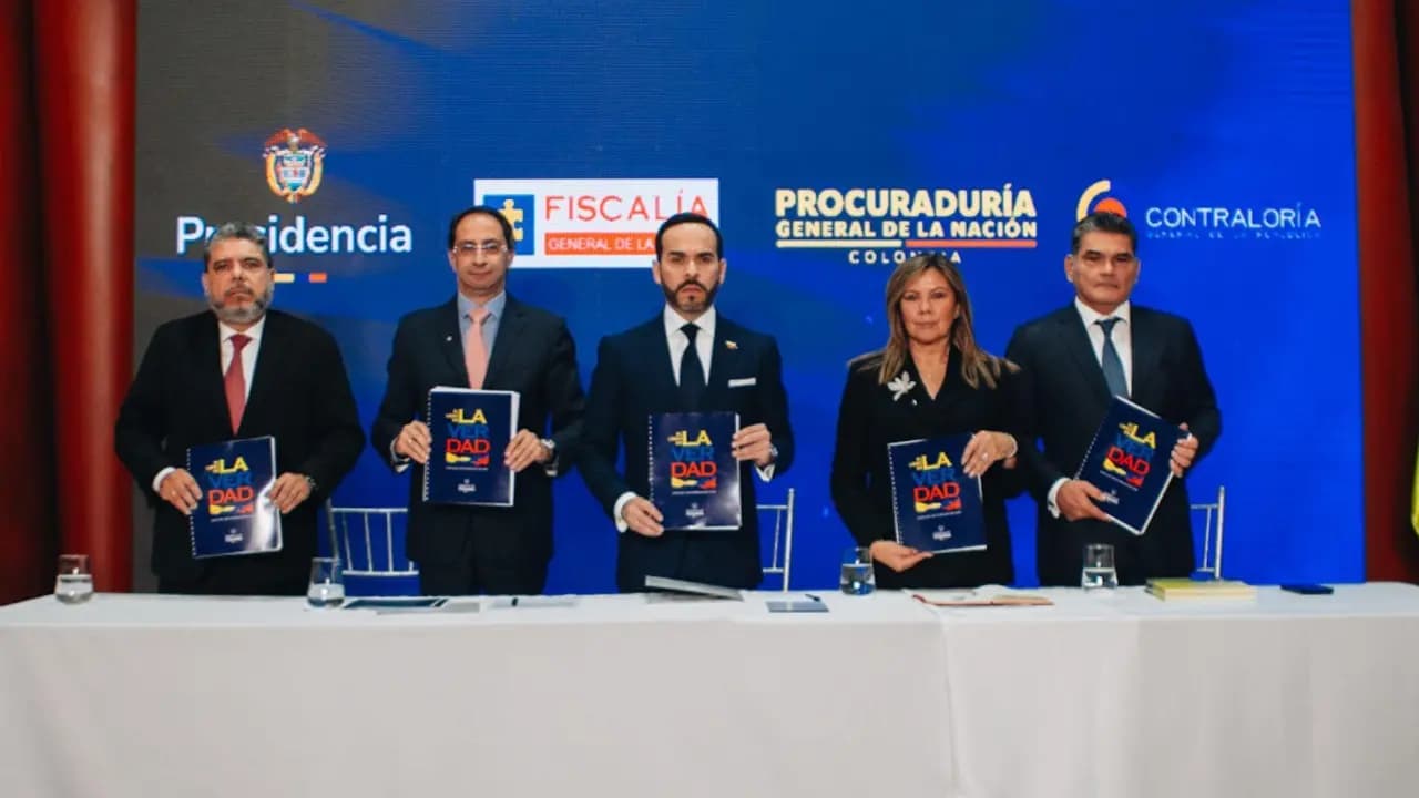 El presidente Abelardo De La Espriella durante la presentación del informe
