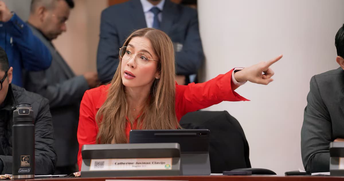 La representante Catherine Juvinao interviene durante una sesión de las comisiones económicas del Congreso
