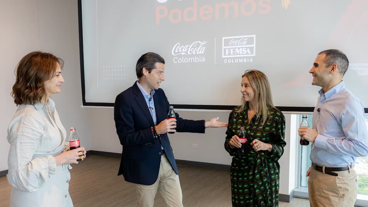 Directivos de Coca-Cola Colombia y Coca-Cola FEMSA durante la presentación del programa Juntos Podemos +