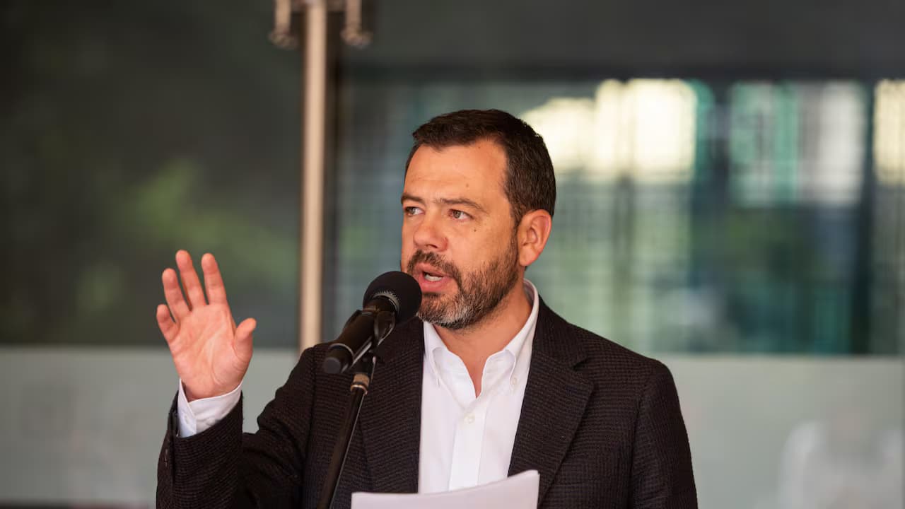 El alcalde de Bogotá informa sobre las capturas por el asesinato del policía