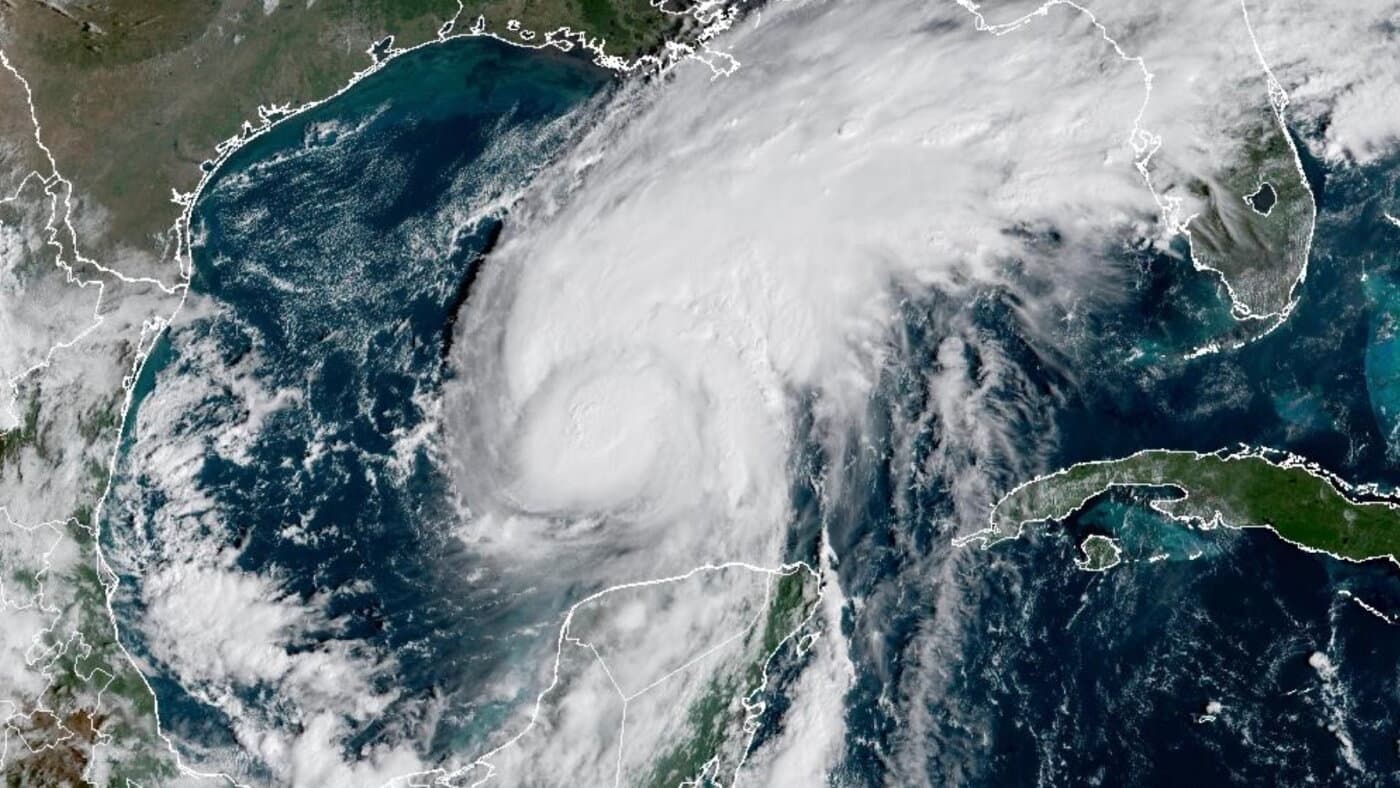 Imagen satelital del huracán Isaías avanzando hacia la costa del Golfo de Estados Unidos