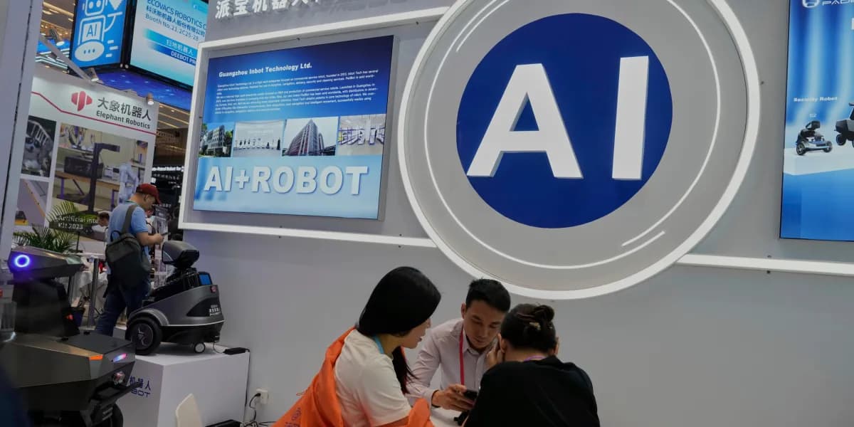 Estand de una empresa de robots con inteligencia artificial en una feria tecnológica en China