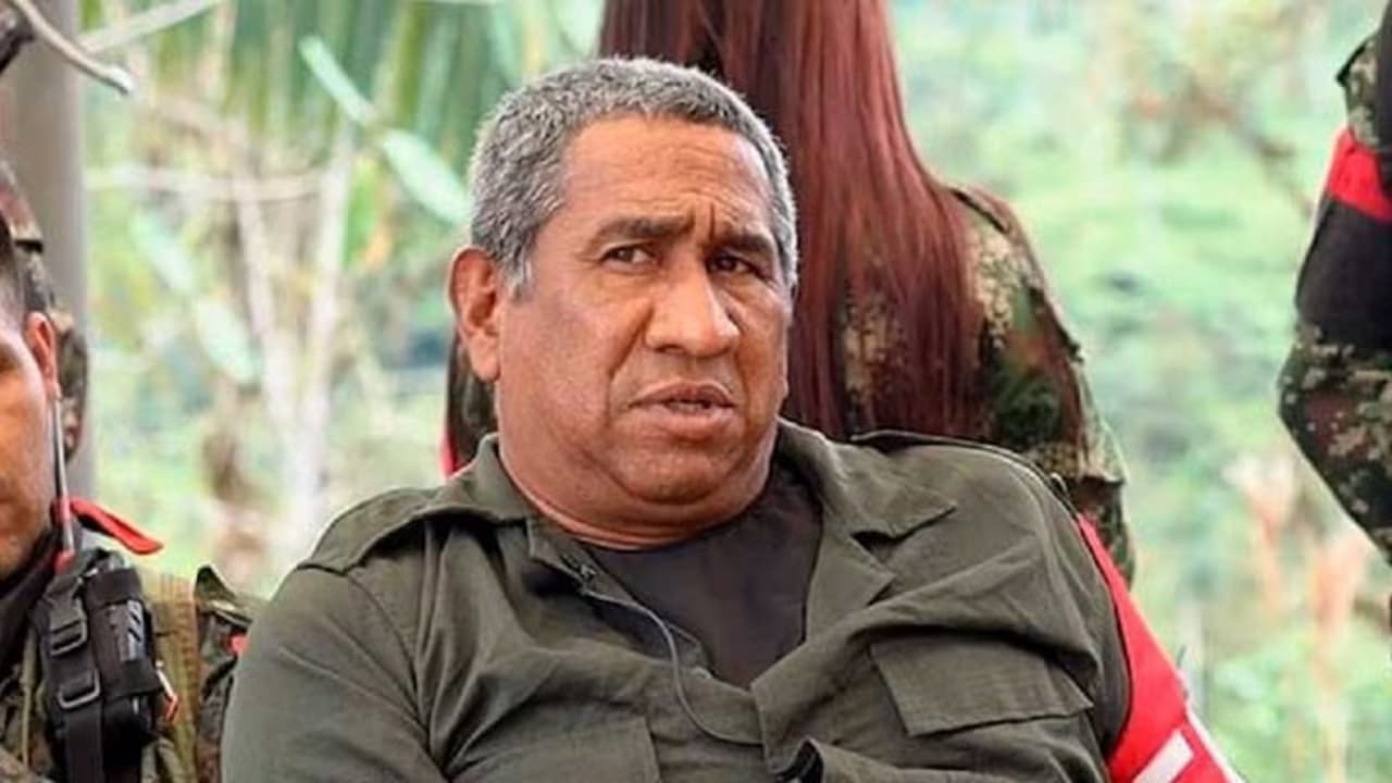 Integrantes armados del frente Comuneros del Sur en zona rural de Nariño