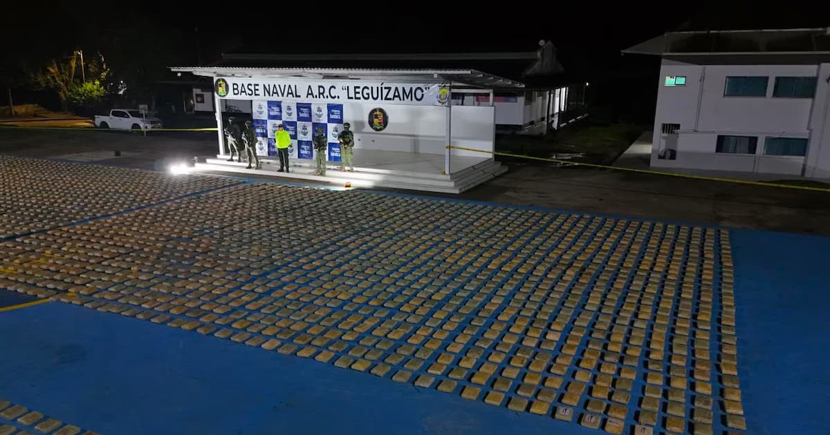 Paquetes de marihuana incautados por la Armada en operaciones fluviales en el Amazonas