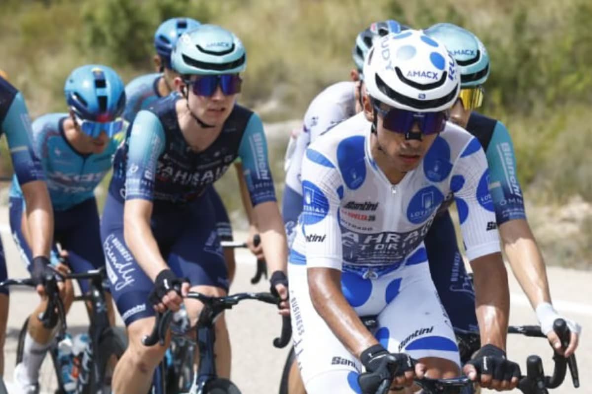 Santiago Buitrago con el maillot de líder de la montaña en la Vuelta a España
