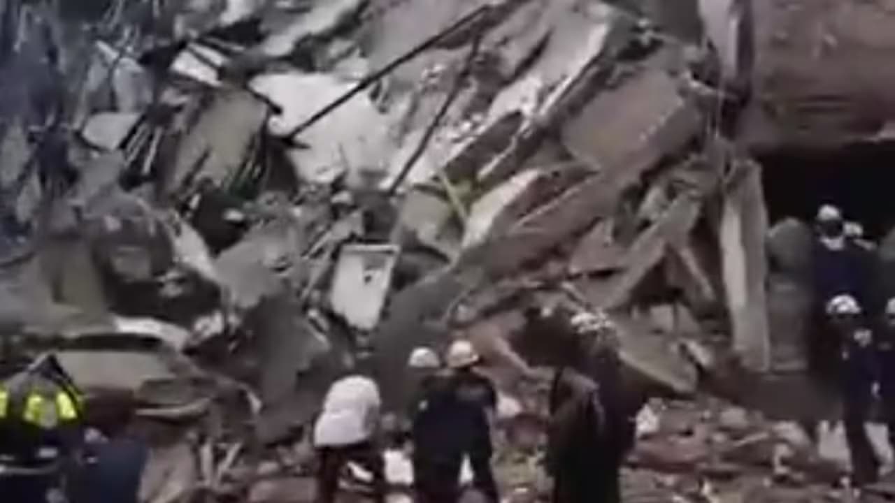 Escombros del edificio que colapsó en la carrera 12 con calle 18, en el centro de Pereira