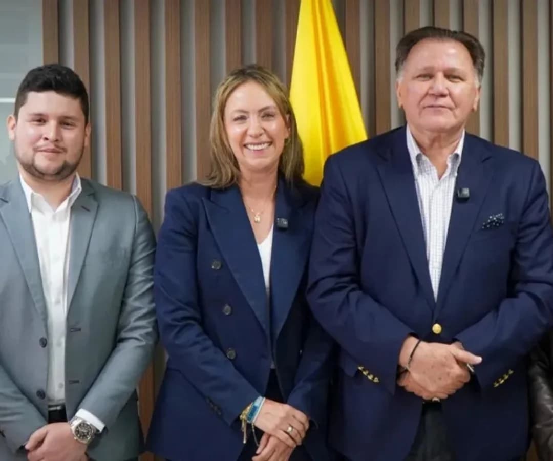 El ministro de Agricultura, Indalecio Dangond, posa con directivos del Grupo Éxito