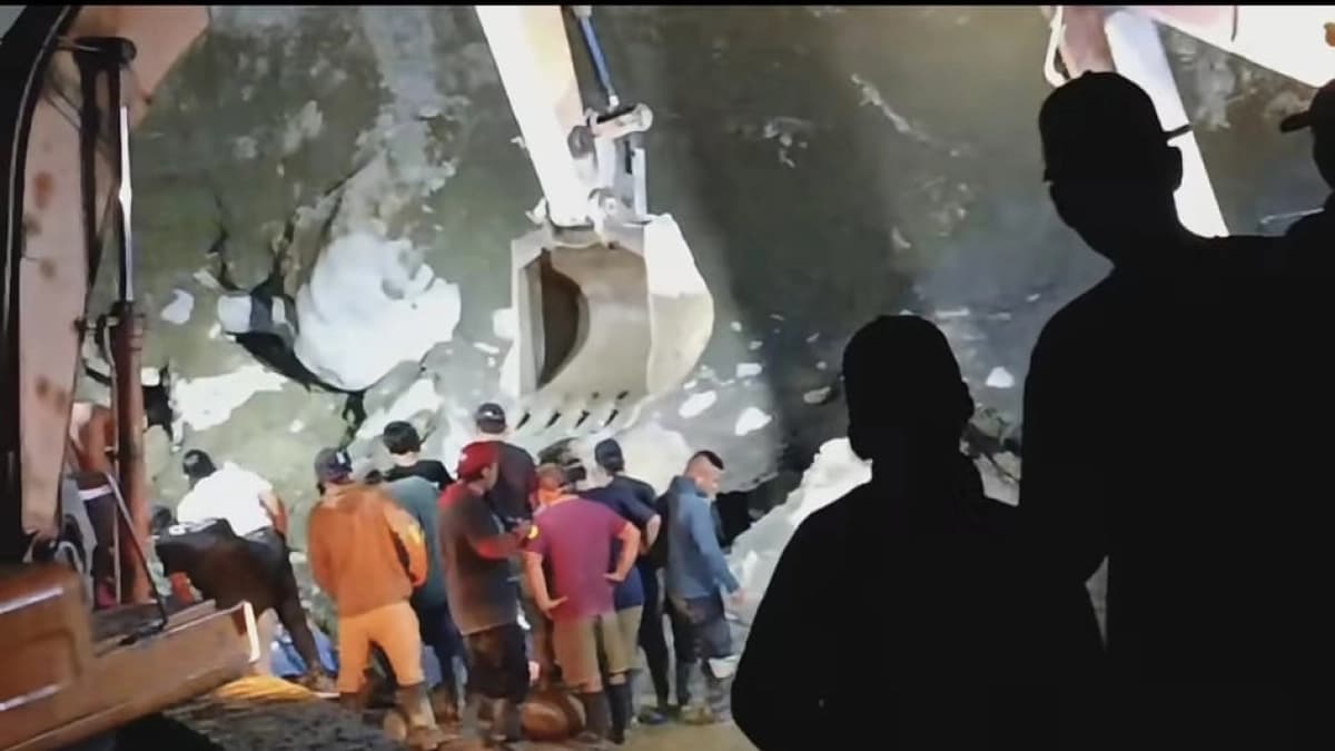 Labores de remoción de tierra en la mina artesanal de Policarpa, Nariño