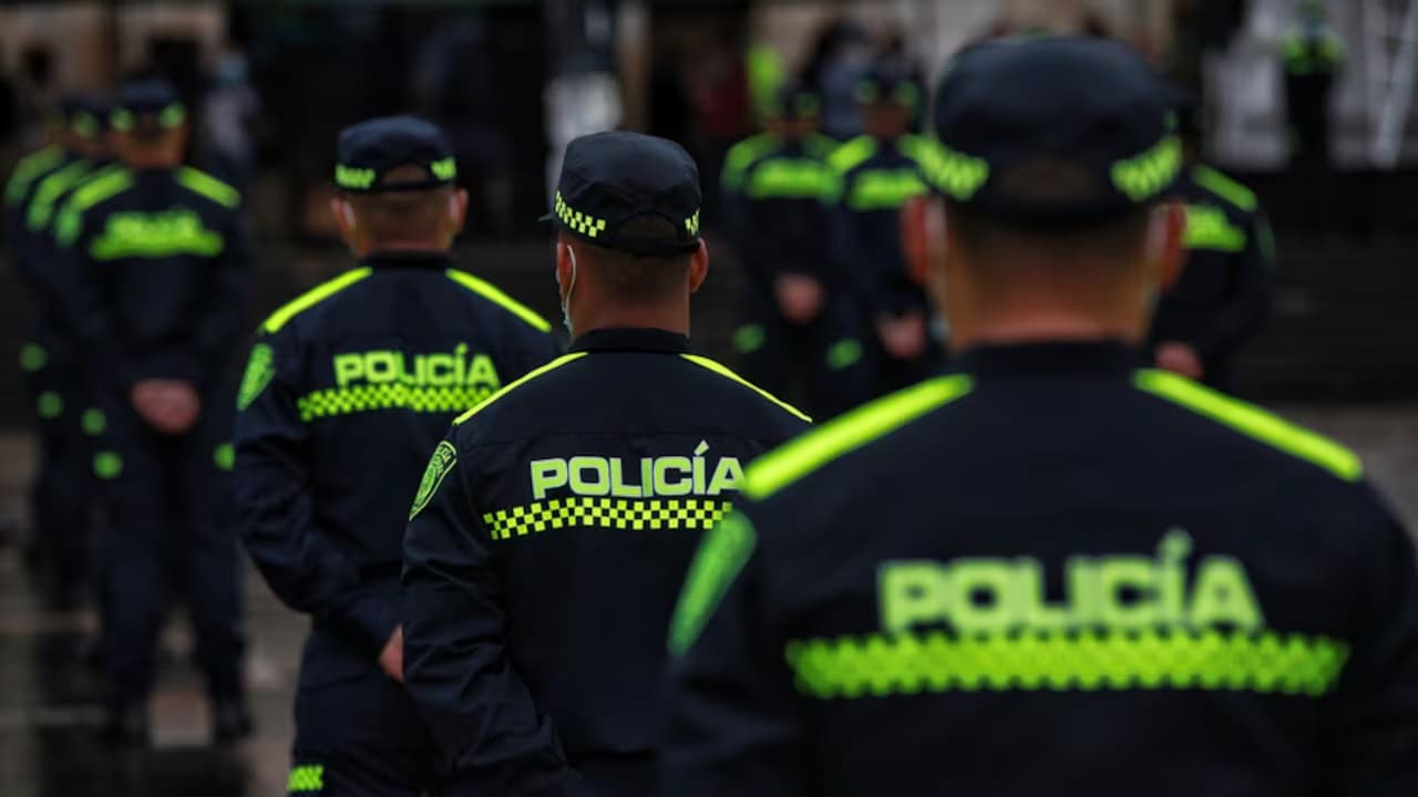 Uniformados de la Policía Nacional en formación