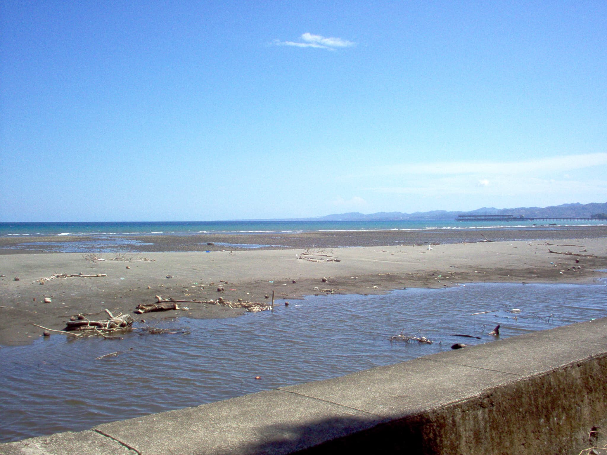 La playa de Puerto Armuelles, en Chiriquí, Panamá, con punta Burica al fondo, en una fotografía de archivo de 2007; no es una imagen del sismo