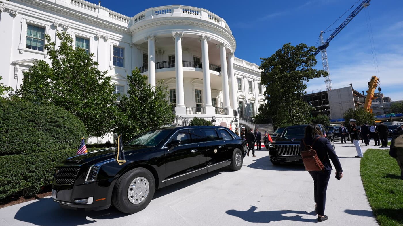 Caravana presidencial frente a la Casa Blanca