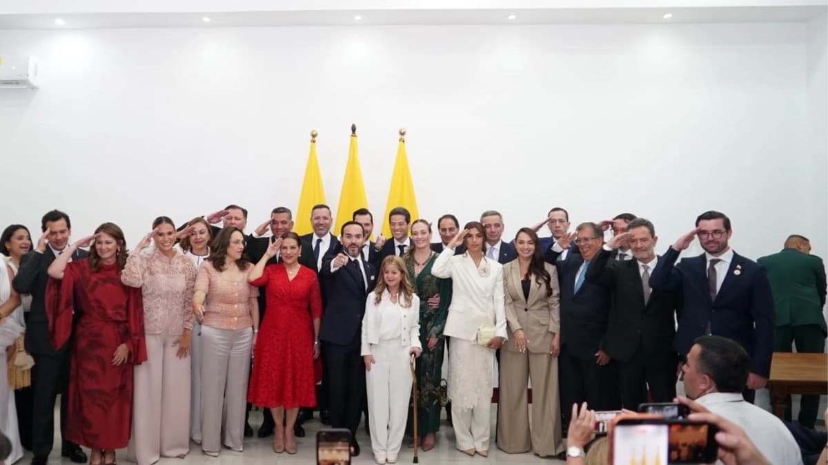 Abelardo De La Espriella en el acto de posesión presidencial en Cali