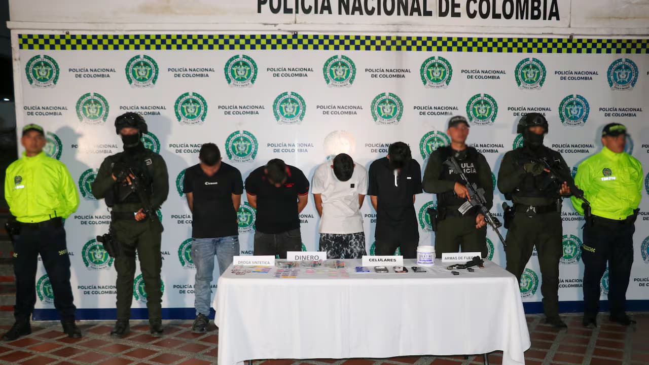 Capturados y elementos incautados presentados por la Policía Nacional
