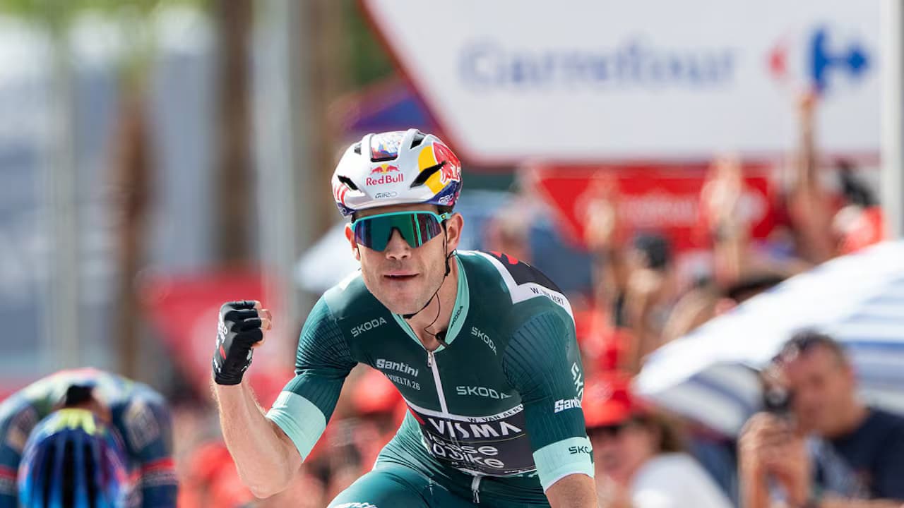 Wout van Aert cruza la meta en Córdoba en la etapa 15 de la Vuelta a España