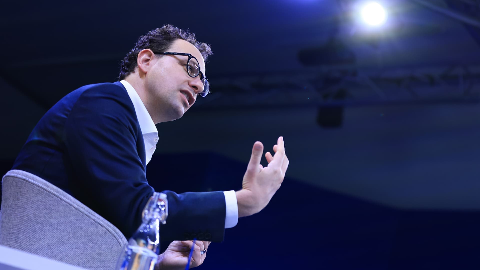 Dario Amodei, director ejecutivo de Anthropic, durante un panel en el Foro Económico Mundial de Davos de 2026