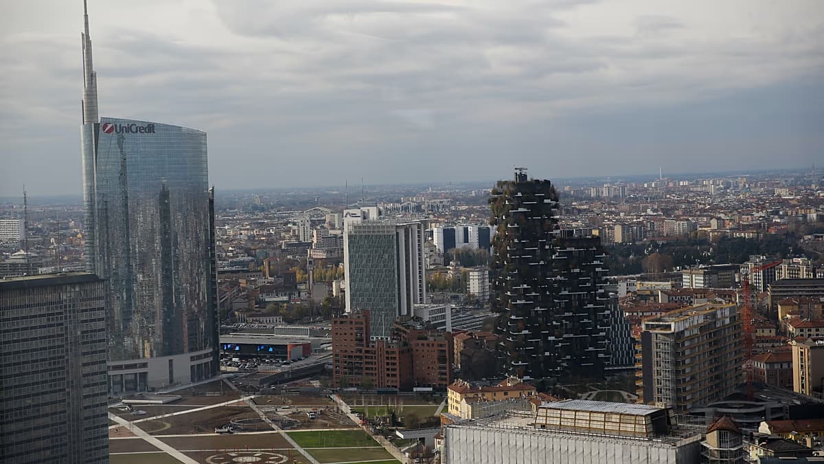 La torre de UniCredit en el distrito financiero de Milán