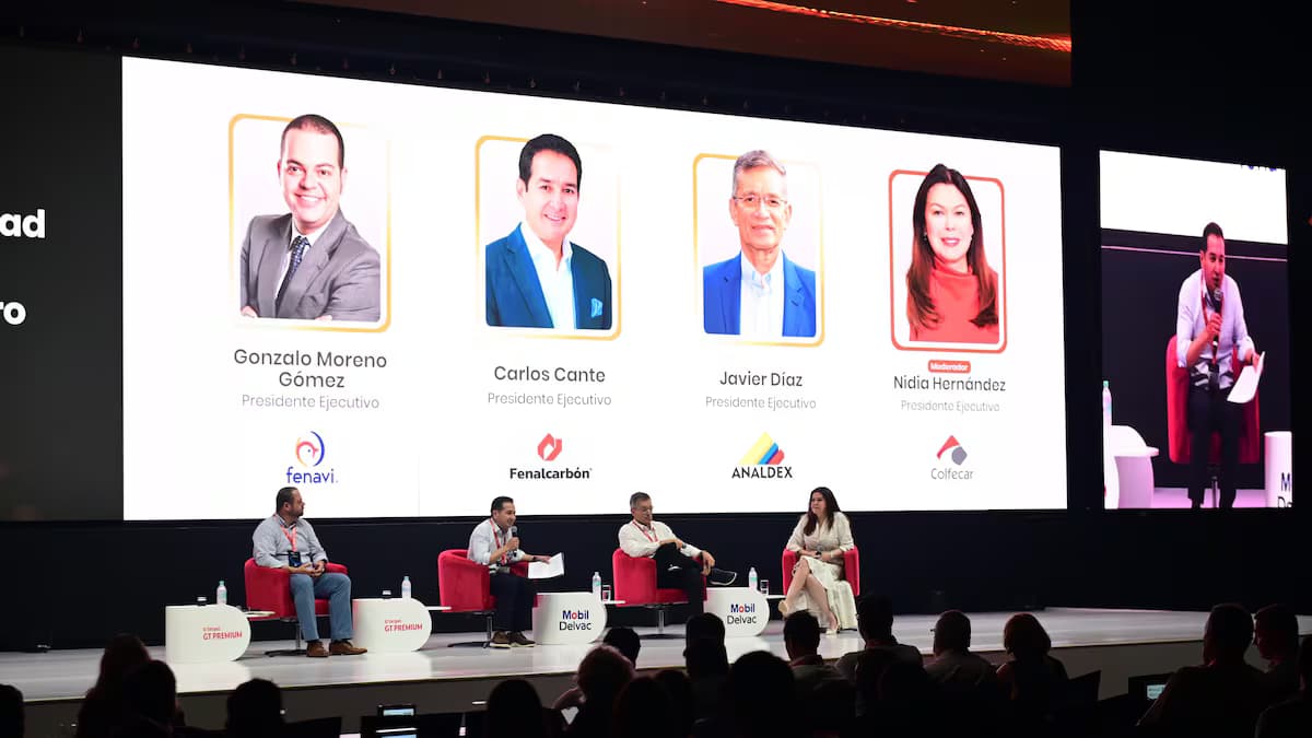 Panel de gremios en el congreso de Colfecar en Cartagena