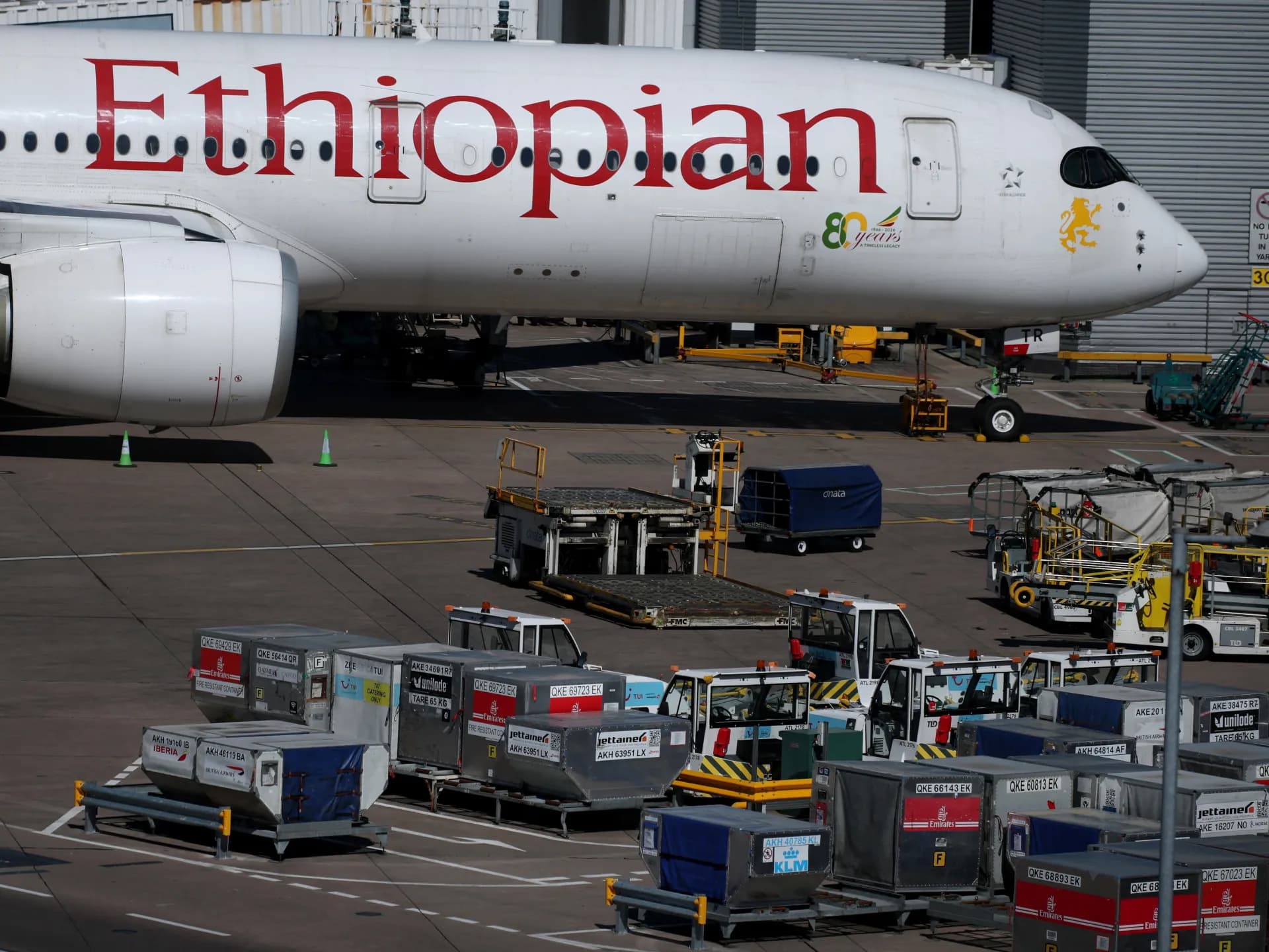 Avión de Ethiopian Airlines en una pista