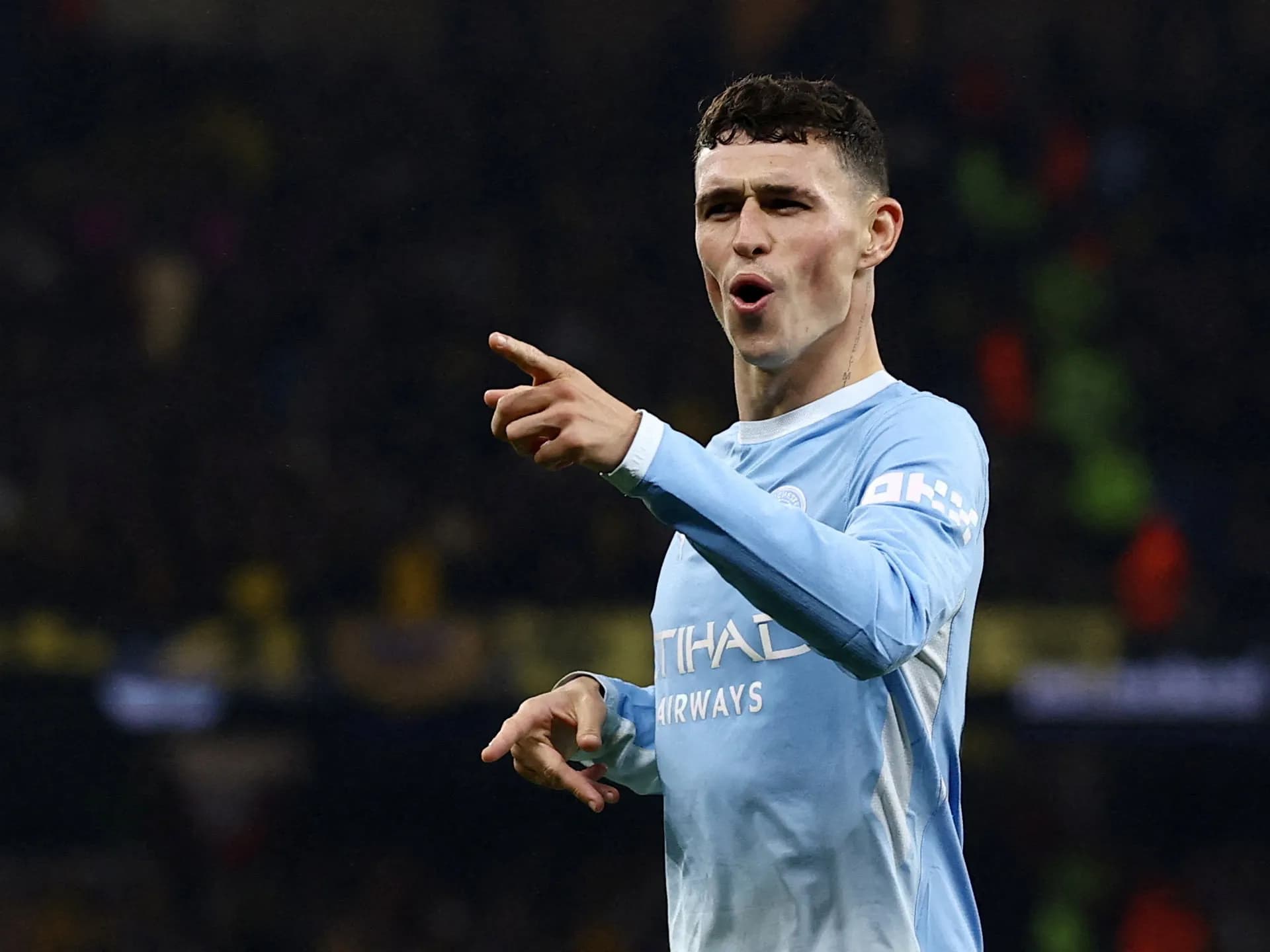 Phil Foden celebra uno de sus goles ante el AEK Atenas en el estadio Etihad