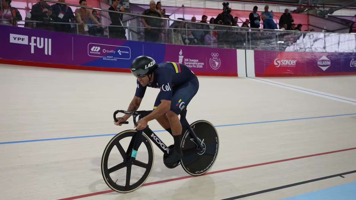 El ciclista colombiano Cristian Ortega en el velódromo de los Juegos Suramericanos Santa Fe 2026