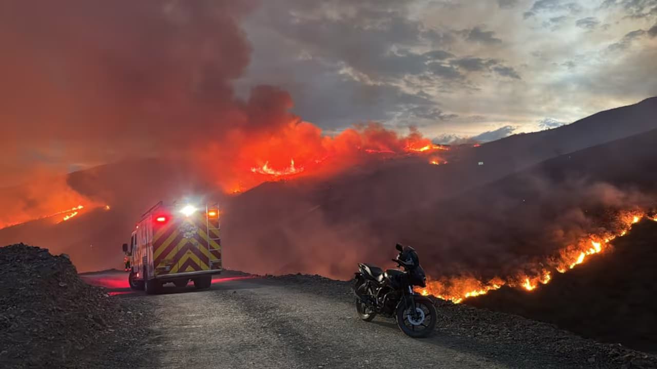 Incendio forestal en la zona montañosa de Yumbo, Valle del Cauca