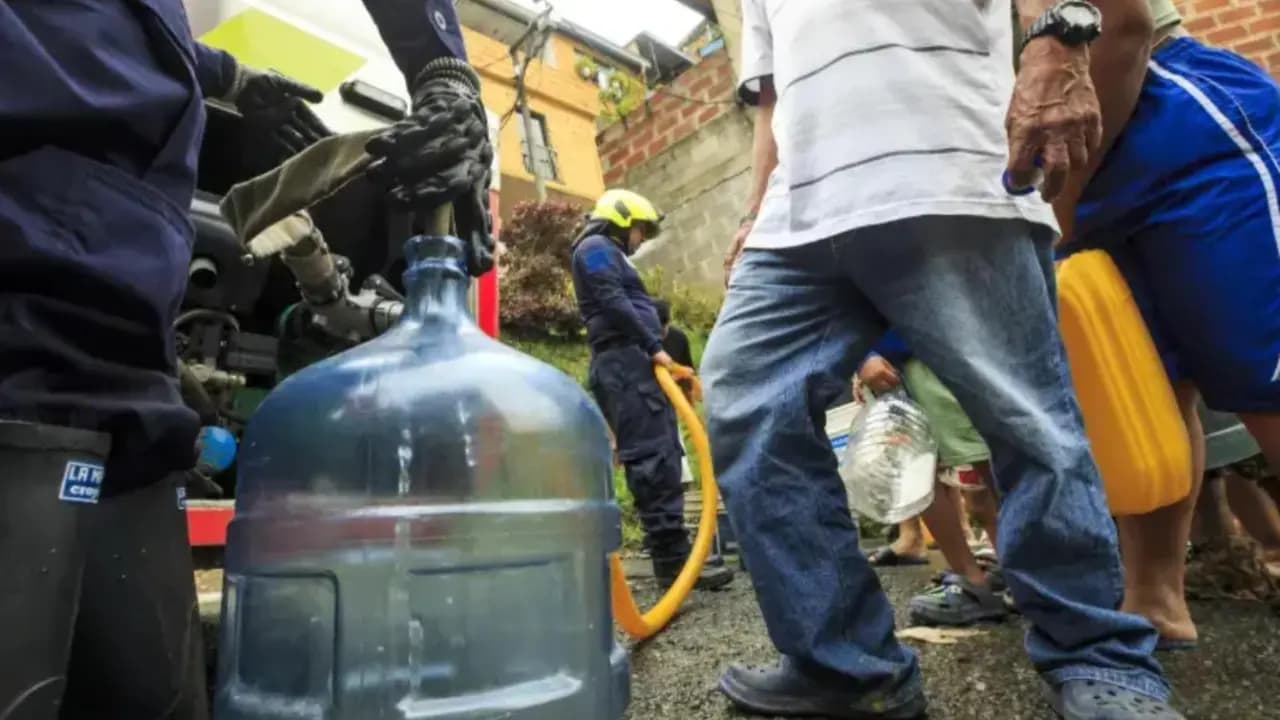 Grifo abierto en una vivienda de Medellín