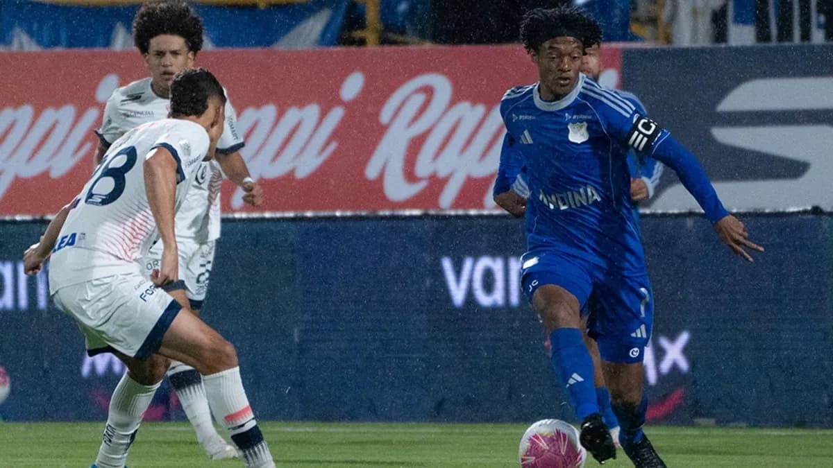Juan Guillermo Cuadrado en acción durante el partido entre Fortaleza y Millonarios