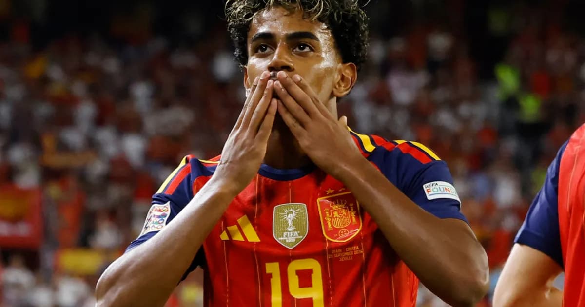Lamine Yamal celebra uno de sus goles ante Croacia en Sevilla