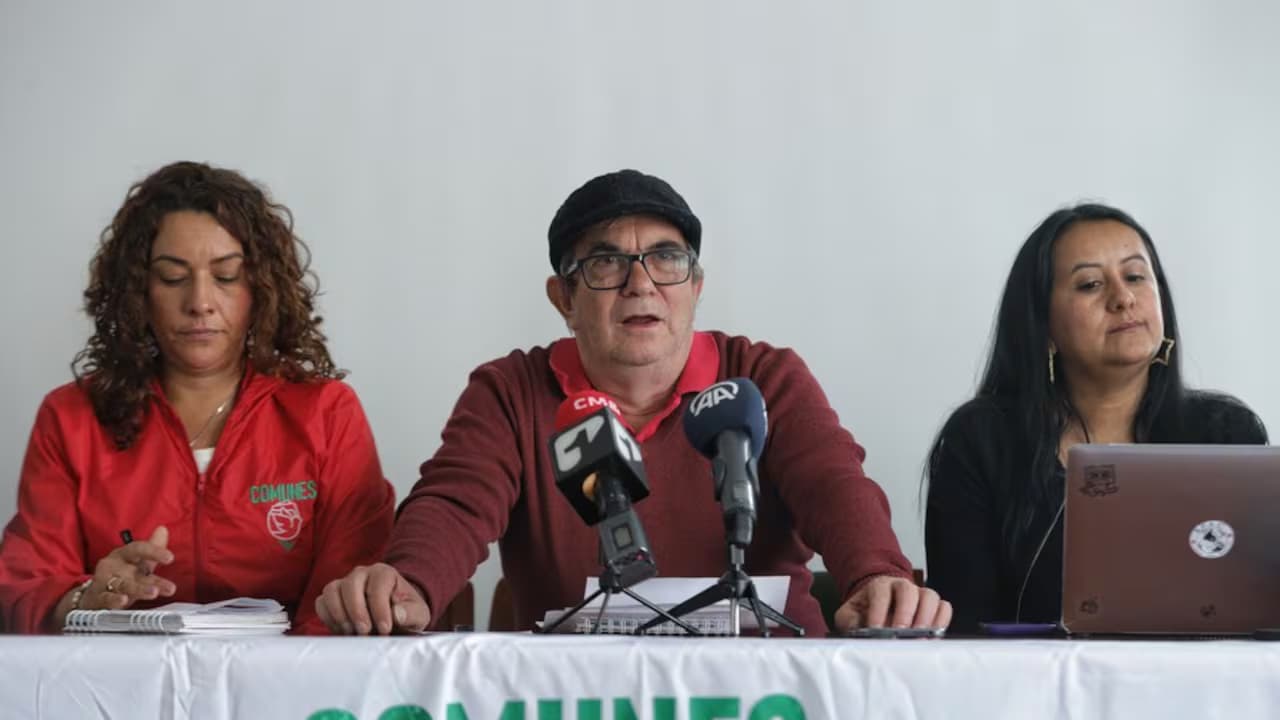 Dirigentes del partido Comunes durante una rueda de prensa