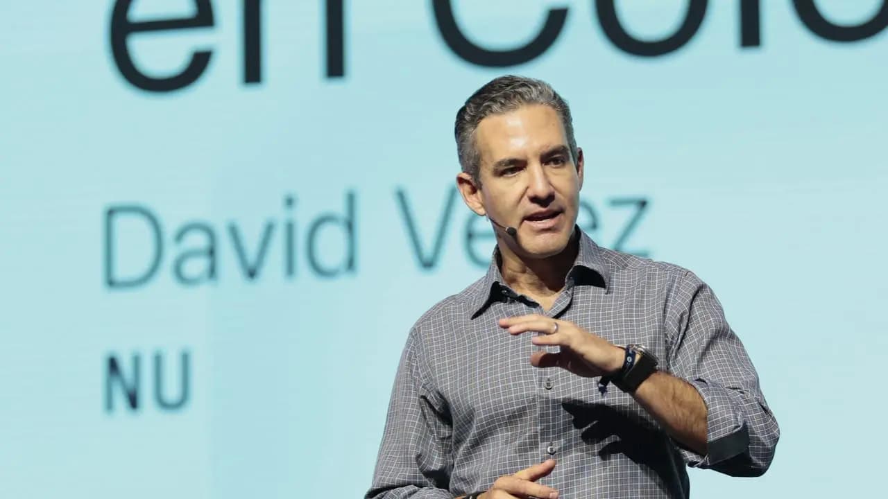David Vélez, fundador de Nu, durante un encuentro con periodistas