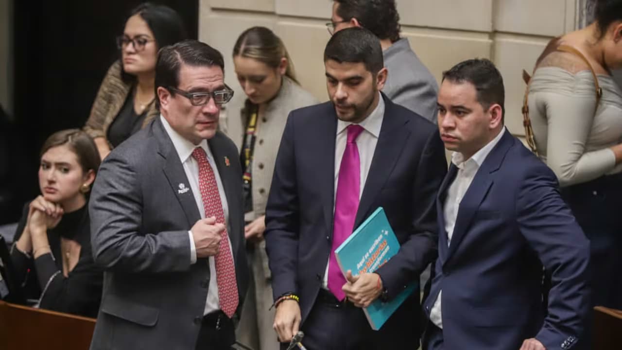 Sesión conjunta de las comisiones primeras del Senado y la Cámara durante el primer debate de la Ley de Sometimiento
