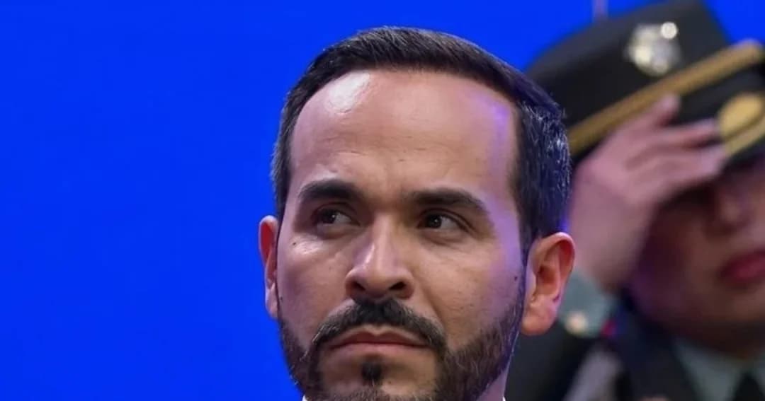 El presidente Abelardo de la Espriella, de perfil, durante un acto oficial