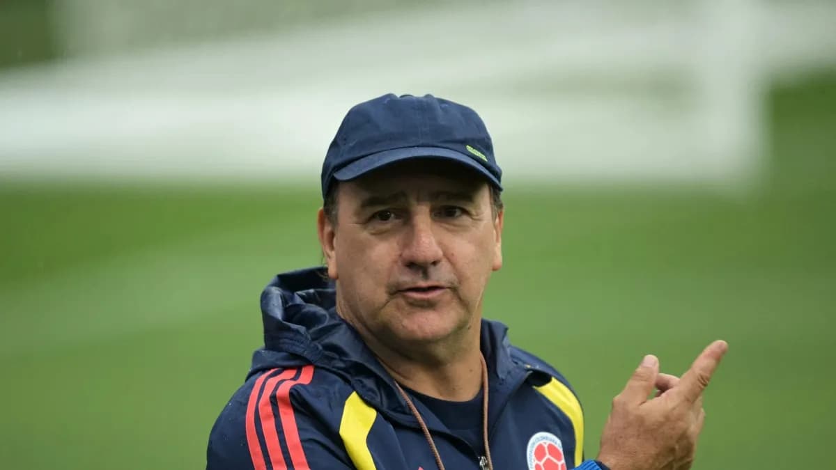 Néstor Lorenzo, técnico de la Selección Colombia, durante un entrenamiento
