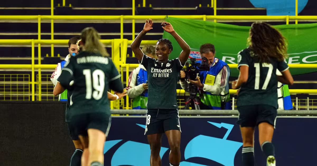 Linda Caicedo celebra su gol con la camiseta del Real Madrid ante el Manchester City