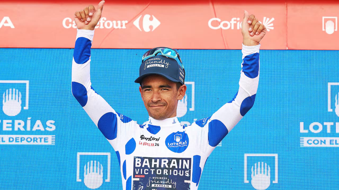 Santiago Buitrago con el maillot de líder de la montaña de la Vuelta a España