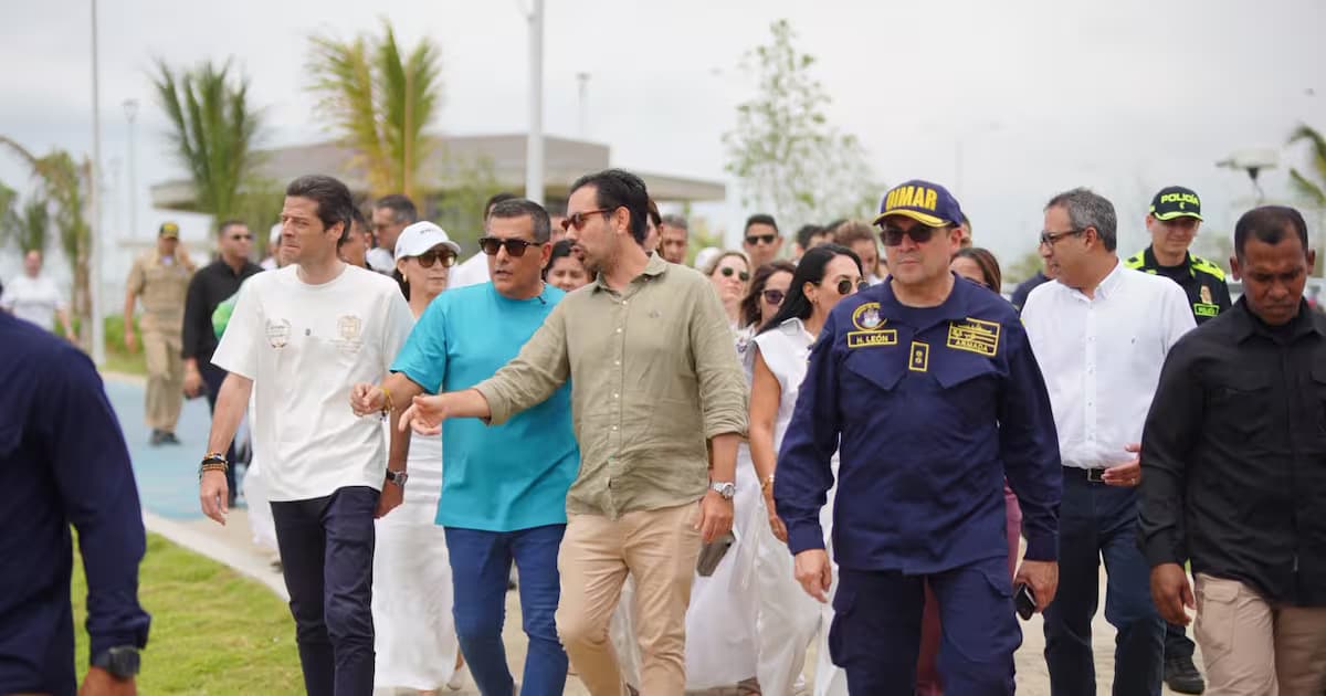 Autoridades y funcionarios recorren el primer tramo del Gran Malecón del Mar de Cartagena