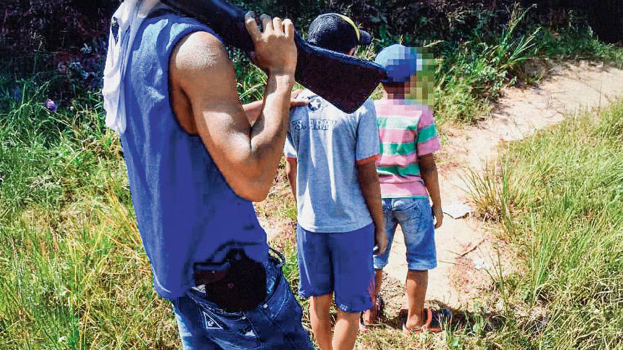 Militares en una zona rural del suroccidente colombiano