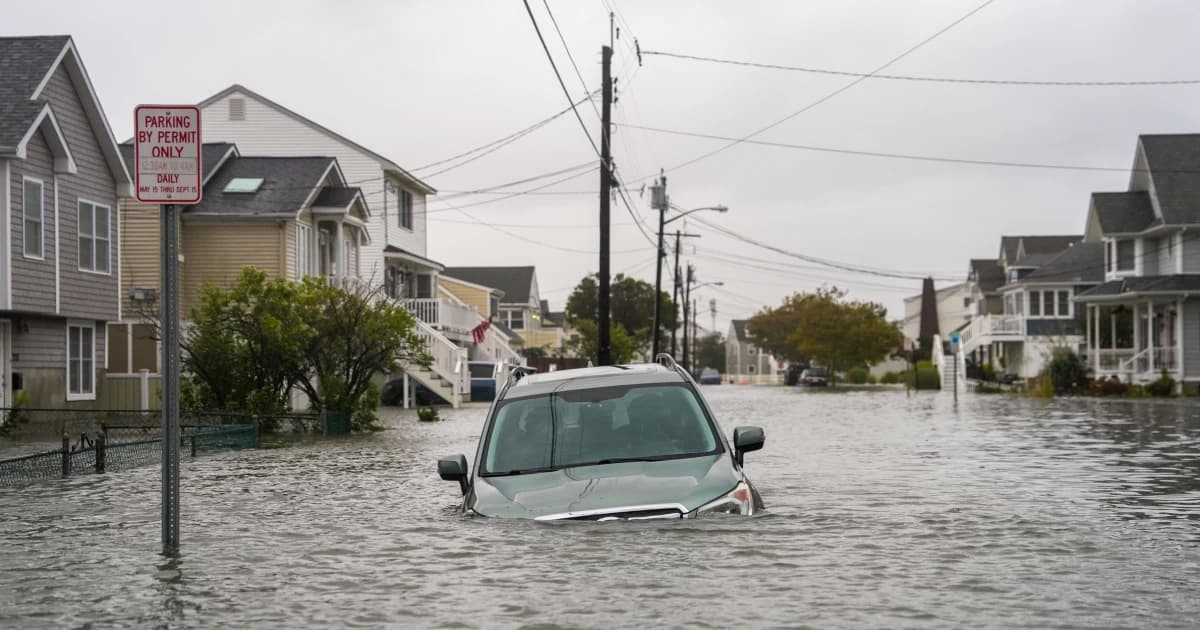 Calle inundada en la costa de Nueva Jersey por el nor'easter