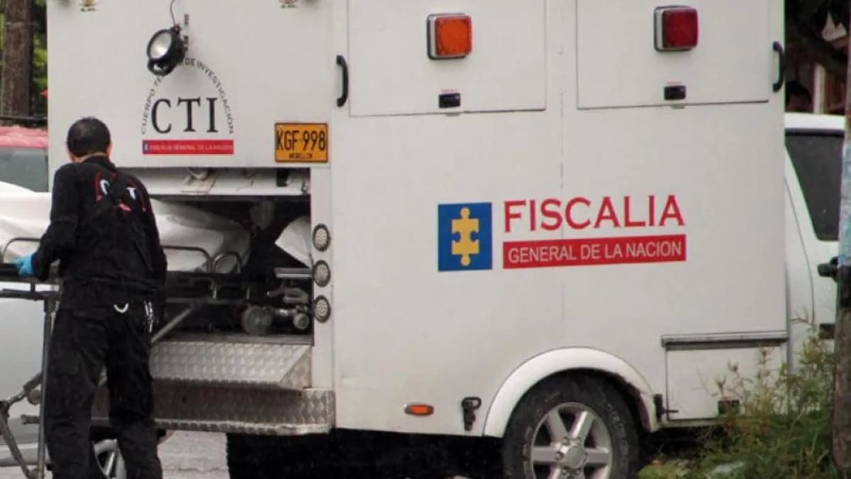Vehículo del CTI de la Fiscalía durante una diligencia de levantamiento. Imagen de referencia