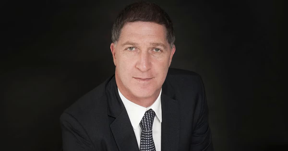 Retrato de Saúl Kattan, exconsejero presidencial para la Transformación Digital