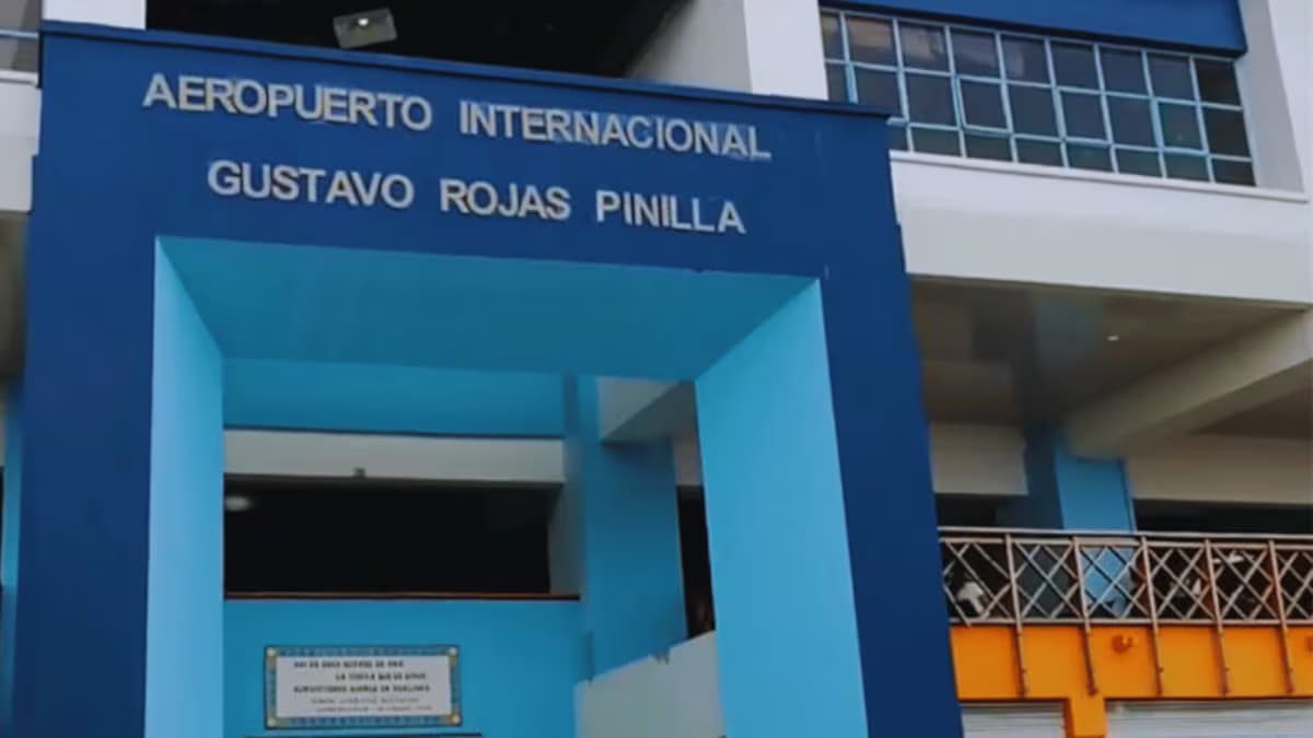 Fachada del aeropuerto internacional Gustavo Rojas Pinilla, en San Andrés