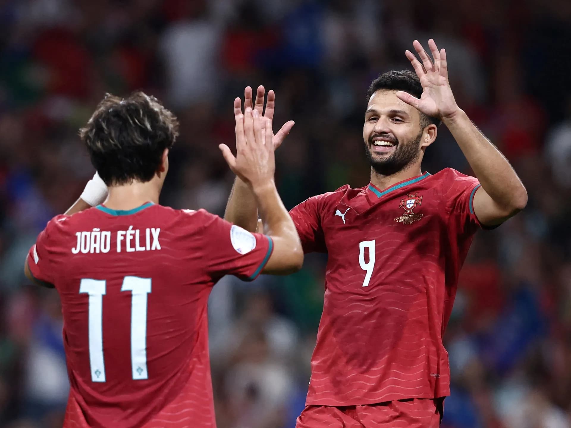 João Félix y Gonçalo Ramos celebran el segundo gol de Portugal ante Noruega en Oporto