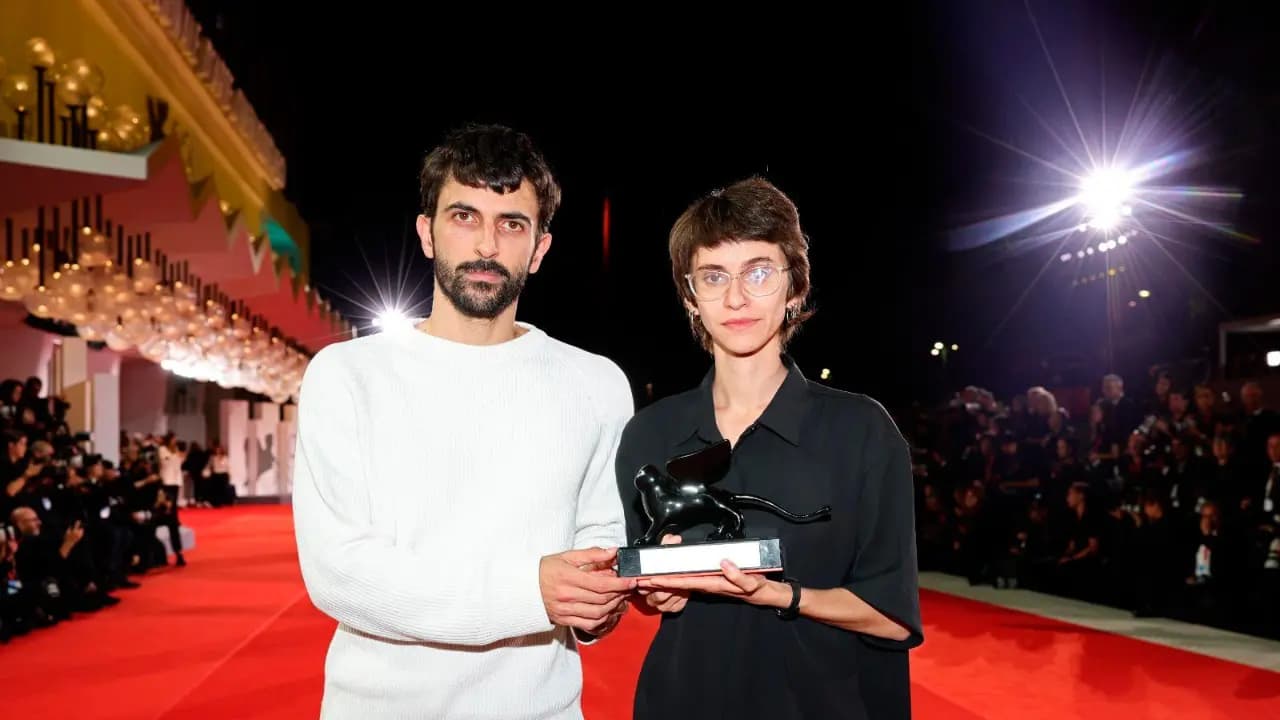 Yuval Abraham y Rachel Szor con el Premio Especial del Jurado en la alfombra roja del Festival de Venecia