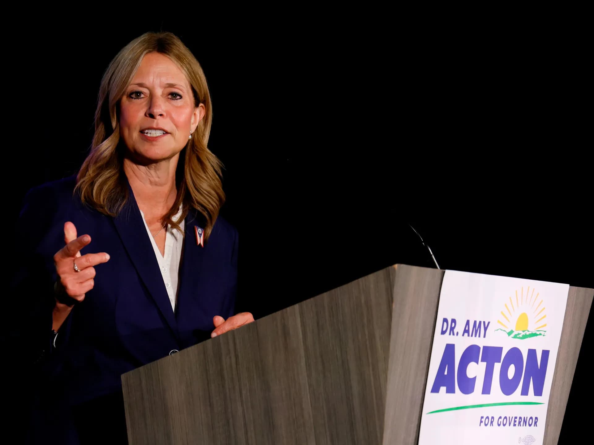 Amy Acton, candidata demócrata a la gobernación de Ohio, en un acto de campaña