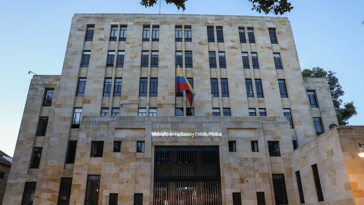 Fachada de la sede del Ministerio de Hacienda y Crédito Público, en Bogotá